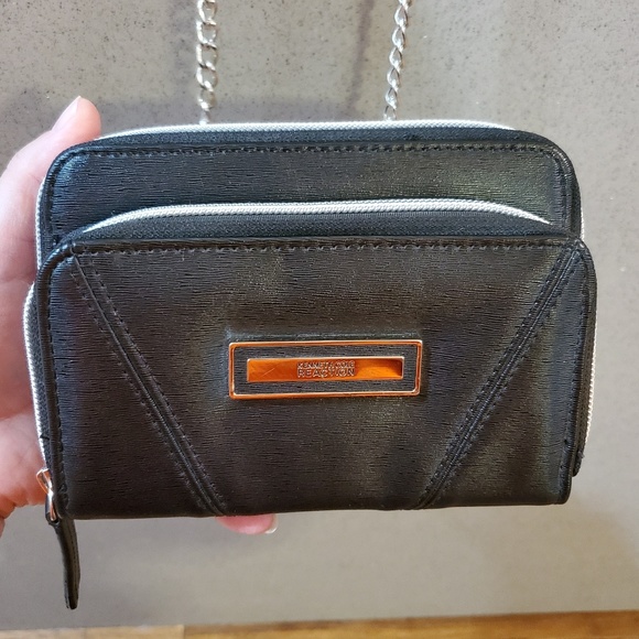 🔥FREE with bundle - Kenneth Cole purse - Picture 1 of 6